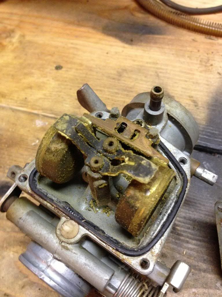 Main jet holder and needle jet removal 73 CL 350 722A carb